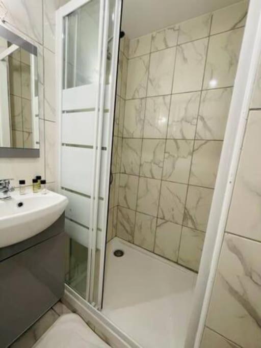 Appartement - Porte Maillot - Levallois - Centre Commercial So Ouest - 4 Pers Exterior photo